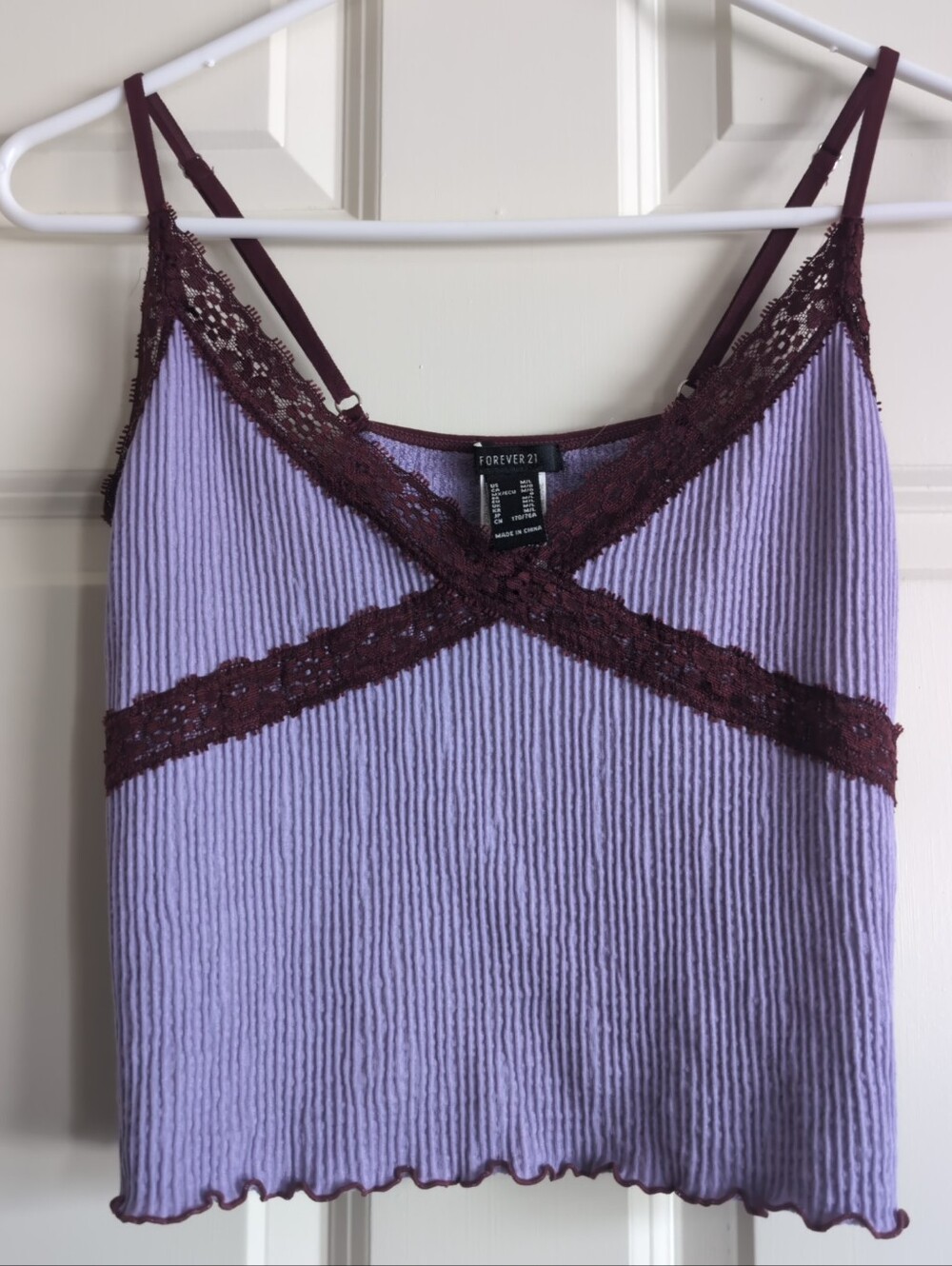 Lavender ribbed cropped cami tank top with burgundy lace trim and scalloped hem